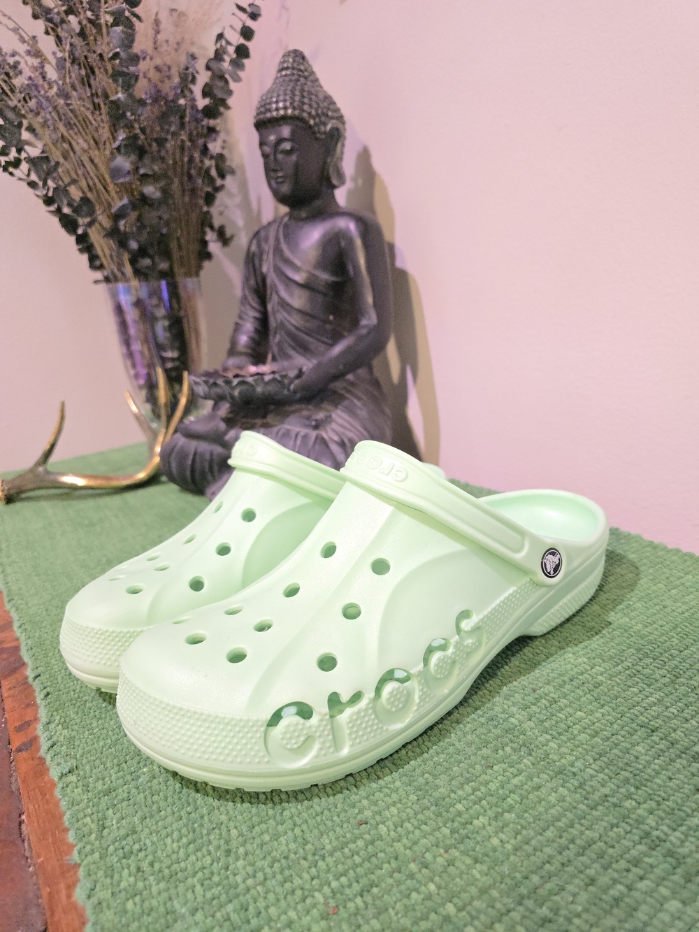 Crocs Classic Clog in Mint Green